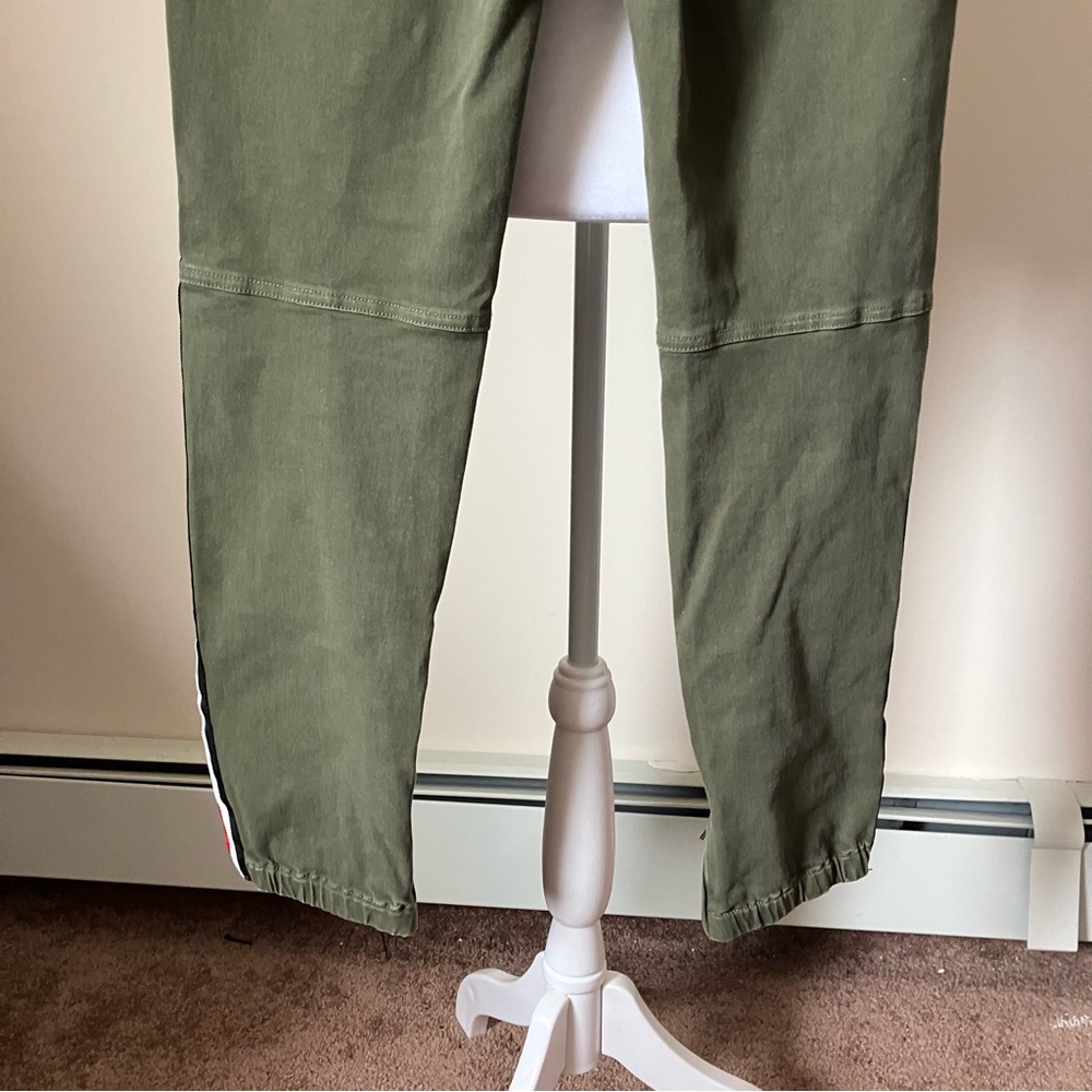 Pam & Gela Cargo Elastic Striped Hem Pant in Seaweed Green size 26 - Picture 8 of 9